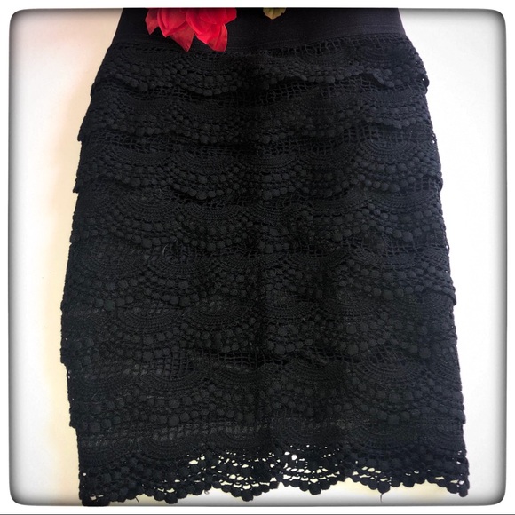 TIERED LACE SKIRT - Picture 2 of 5